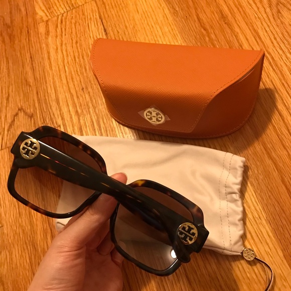 Tory Burch Oversized Tortoise Brown Sunglasses - Picture 2 of 9
